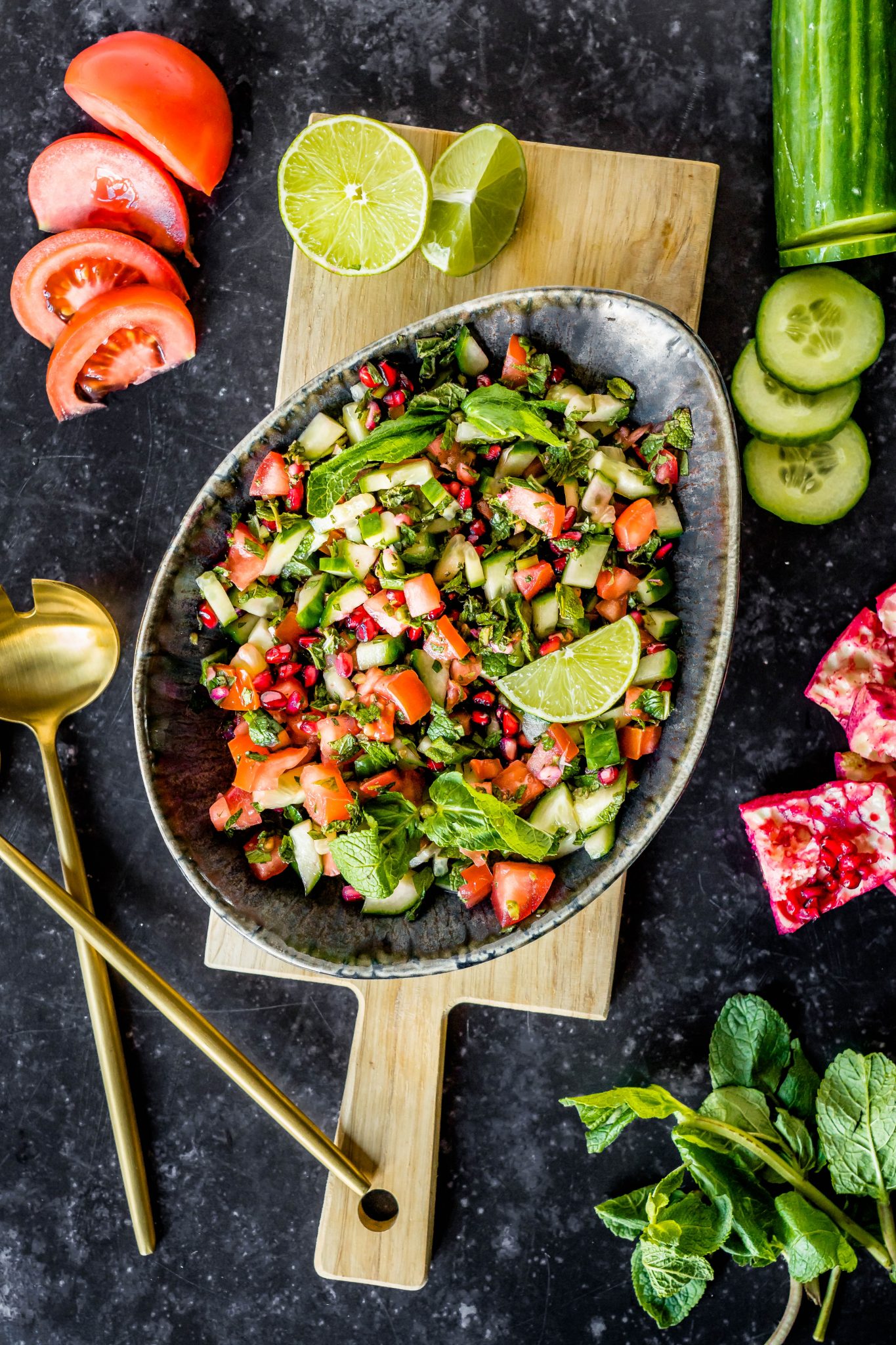 Frischer Granatapfel Gurken Tomaten Salat