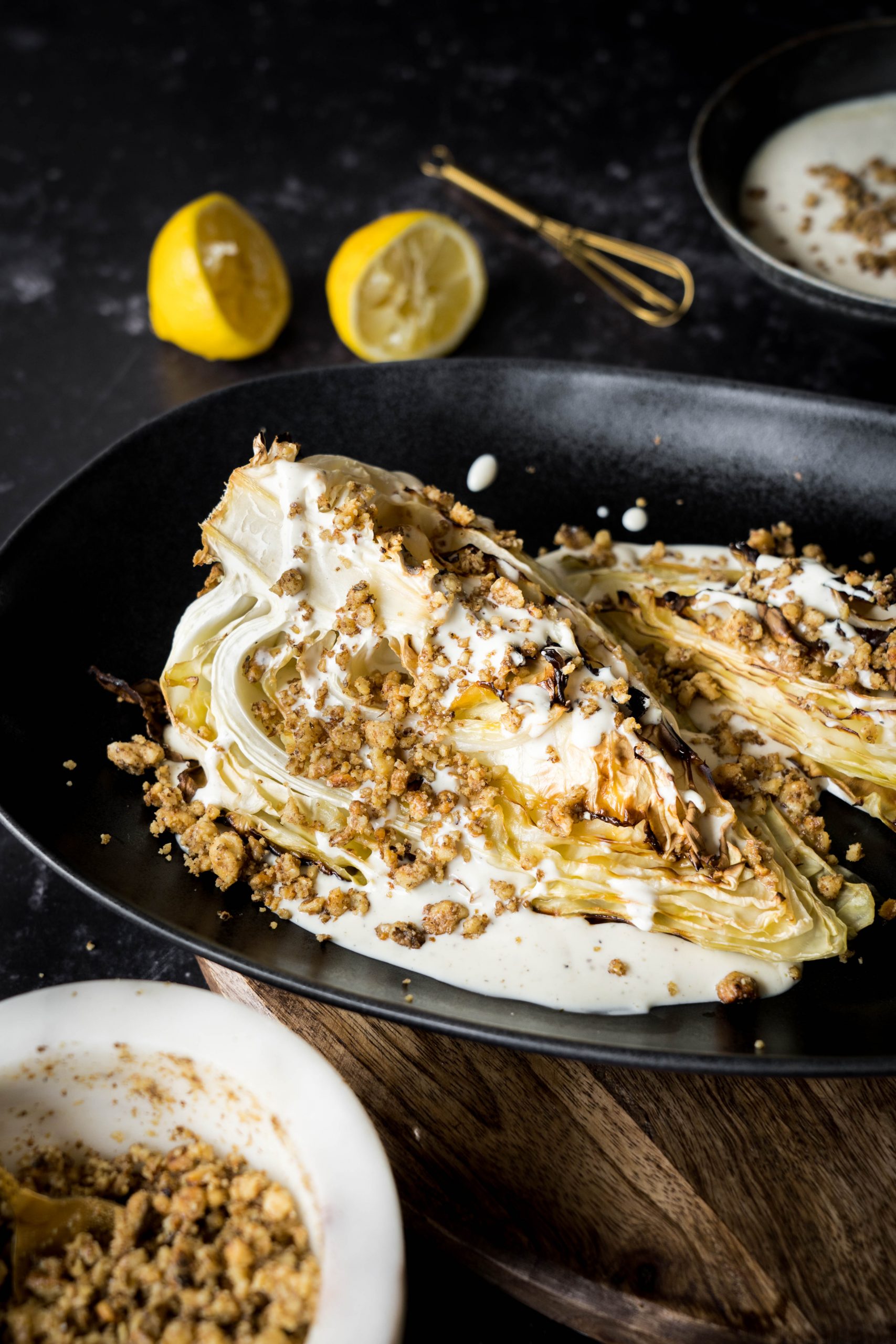 Gerösteter Spitzkohl mit Joghurt Dressing